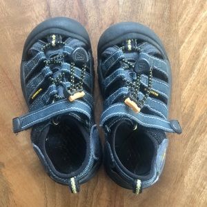 *SOLD*Keen little kids Newport H2 sandals in navy